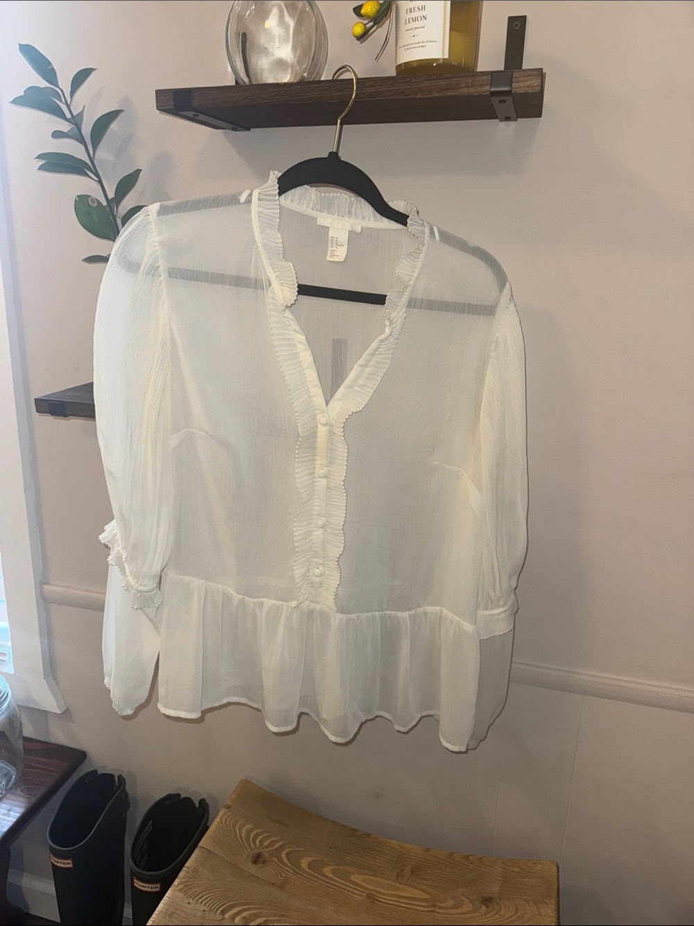 H&M Lightweight Ruffle V-Neck Blouse - White size large